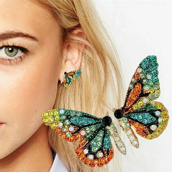 🌻 Stunning Butterfly Earrings - Picture 1 of 5